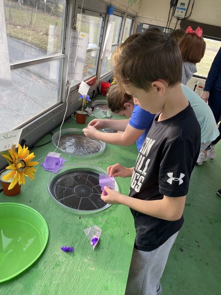 STEM BUS Visits Sun Valley Sun Valley Elementary