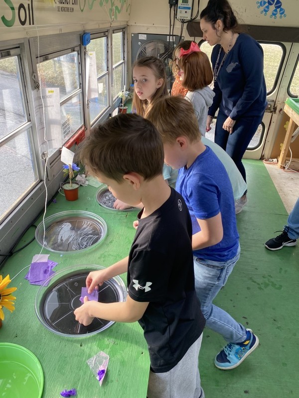 STEM BUS Visits Sun Valley Sun Valley Elementary