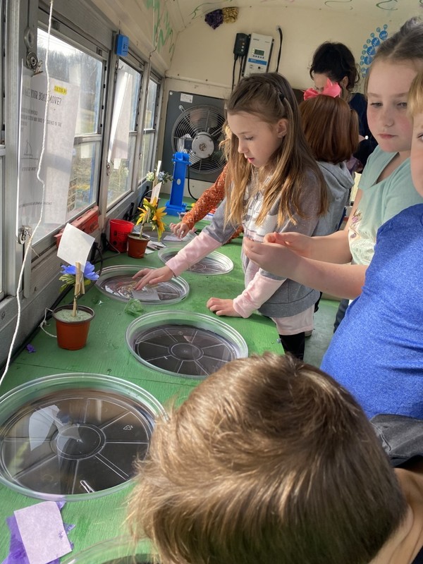 STEM BUS Visits Sun Valley Sun Valley Elementary